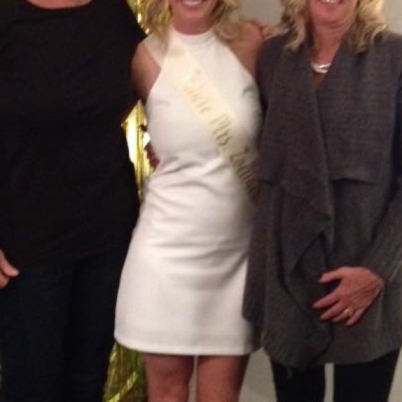 Short white dress - Picture 4 of 4